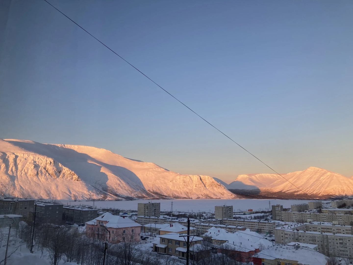 Апартаменты с Потрясающим Видом на Озеро, Горы и Город