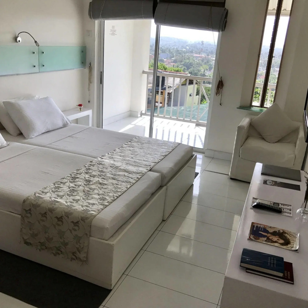 Отель The Lady Hill