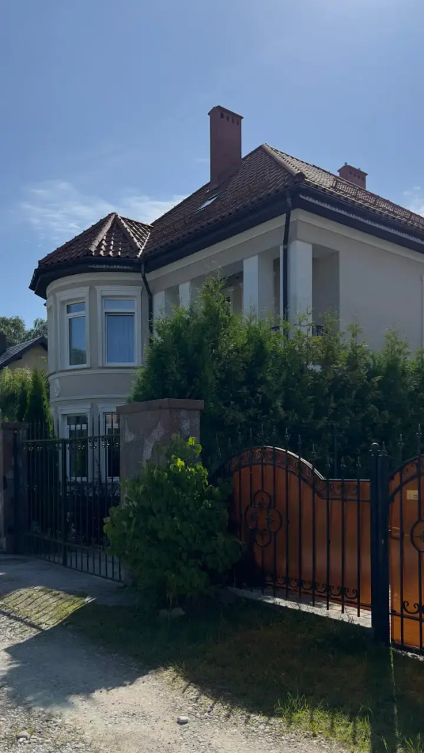 Частный дом Просторный уютный Особняк