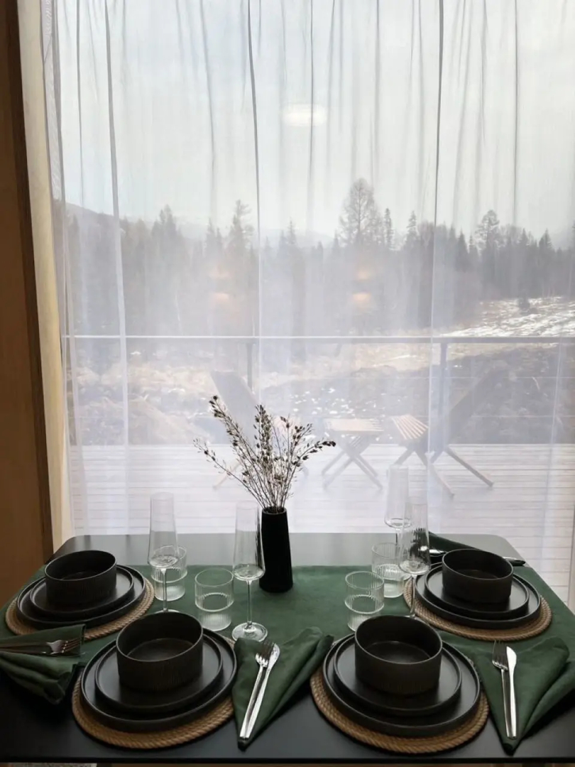 Частный дом Mодульный дом Cны Алтaя с пaнopaмным видом на тaйгу и гopу Cpлык