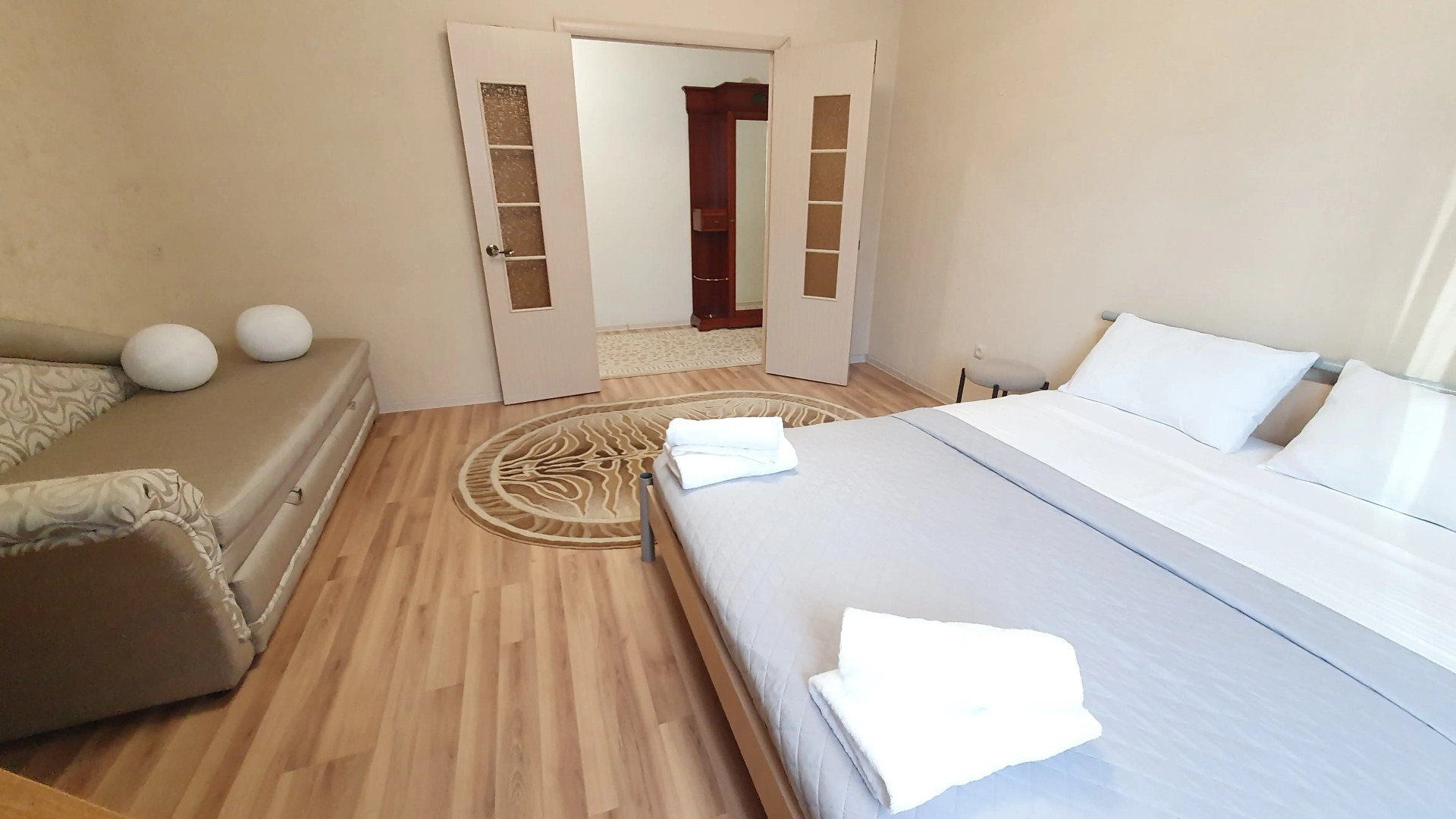 Апартаменты двухкомнатные на 11 этаже