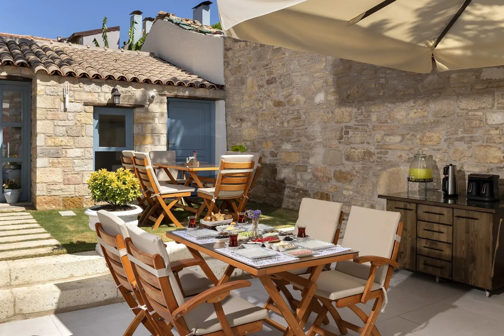 Отель Eflin Haus Historical Place & Monument