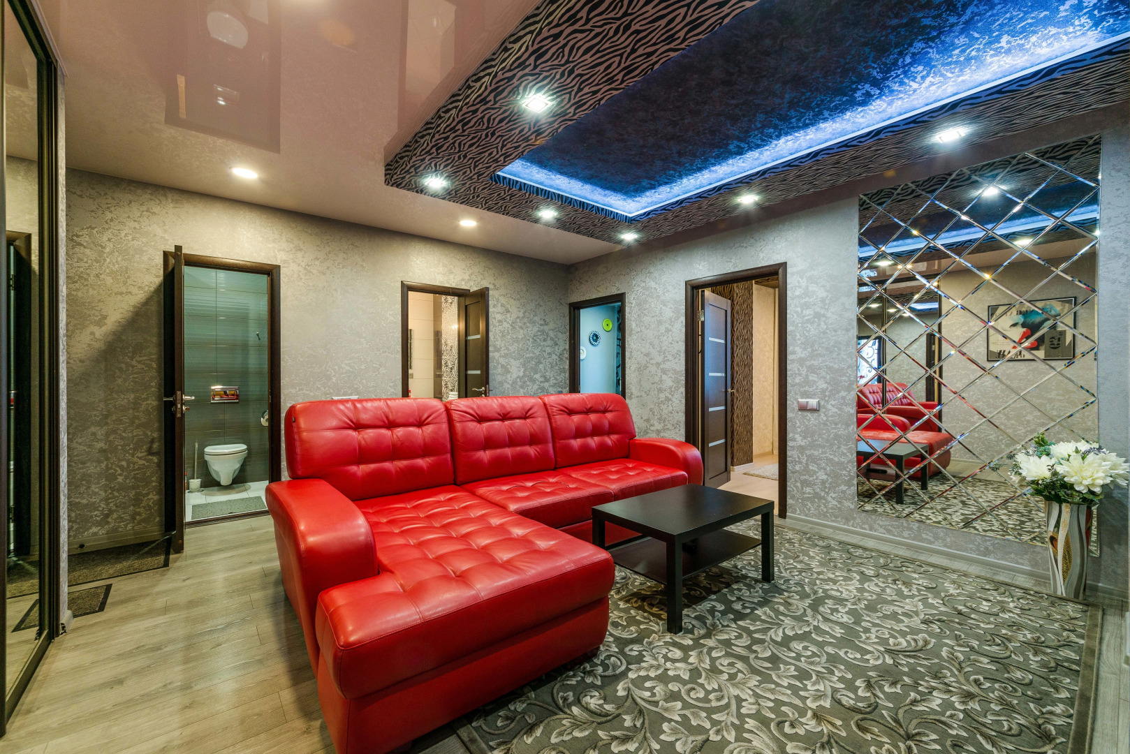 Апартаменты 3-комнатные HomeApart Скрыганова, 4Б