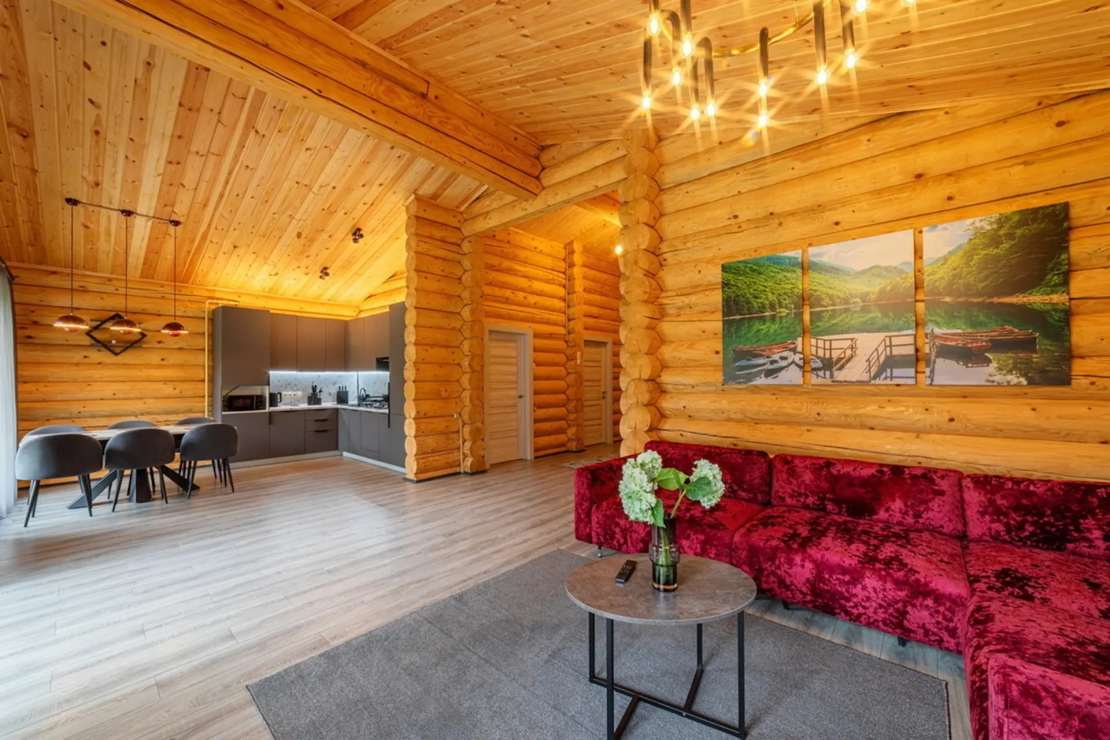 Частный дом в поселке Разливы-1, 8Б