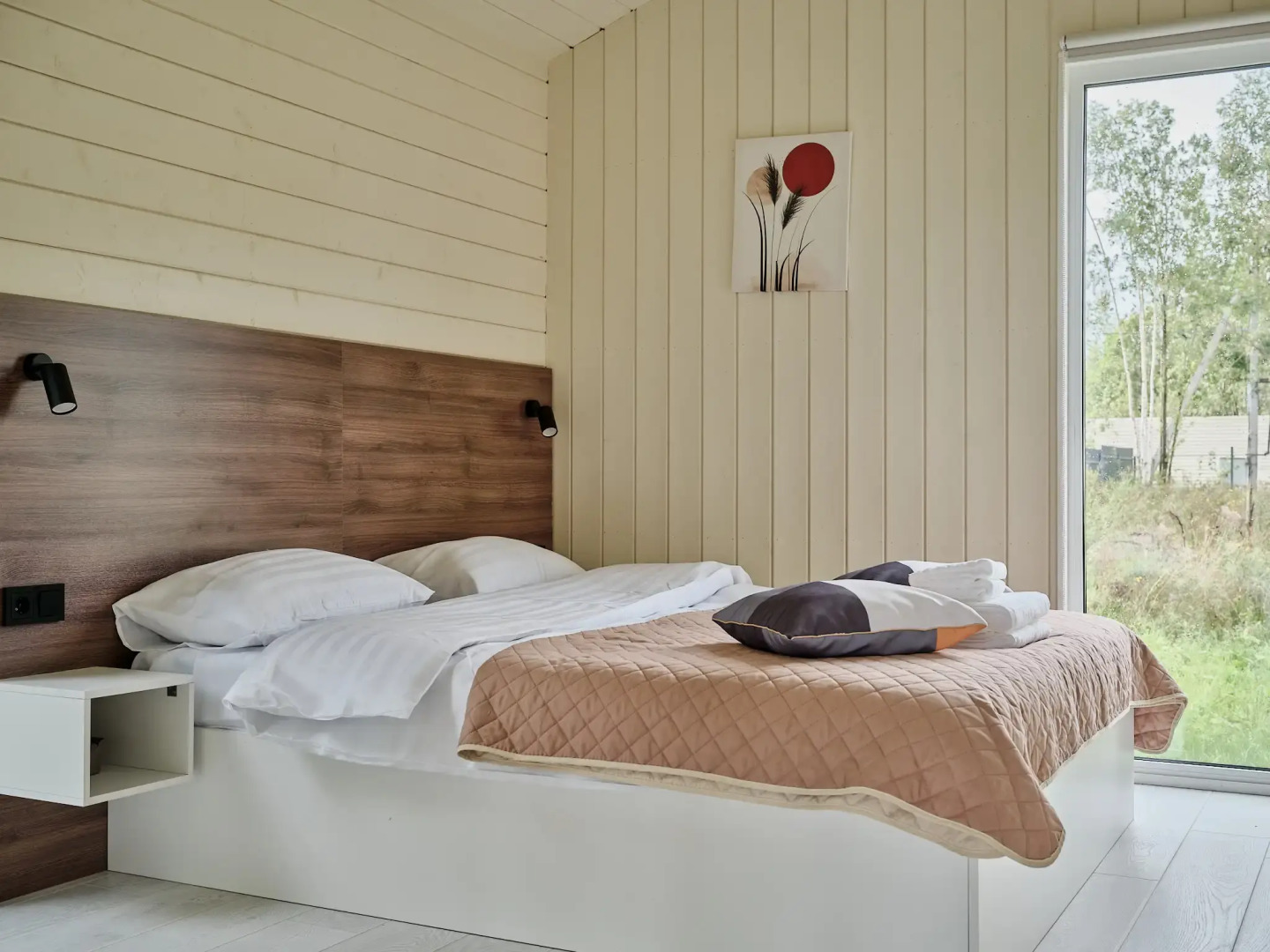 Частный дом с сауной, детской и спортивной площадкой