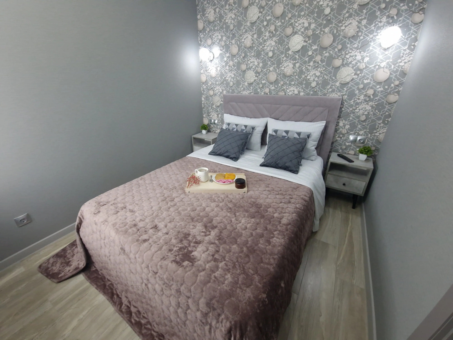 Апартаменты двухкомнатные  в новостройке