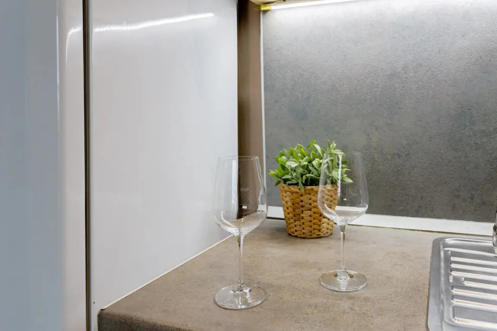 Апартамент Солнечный в центре Сочи у моря с балконом