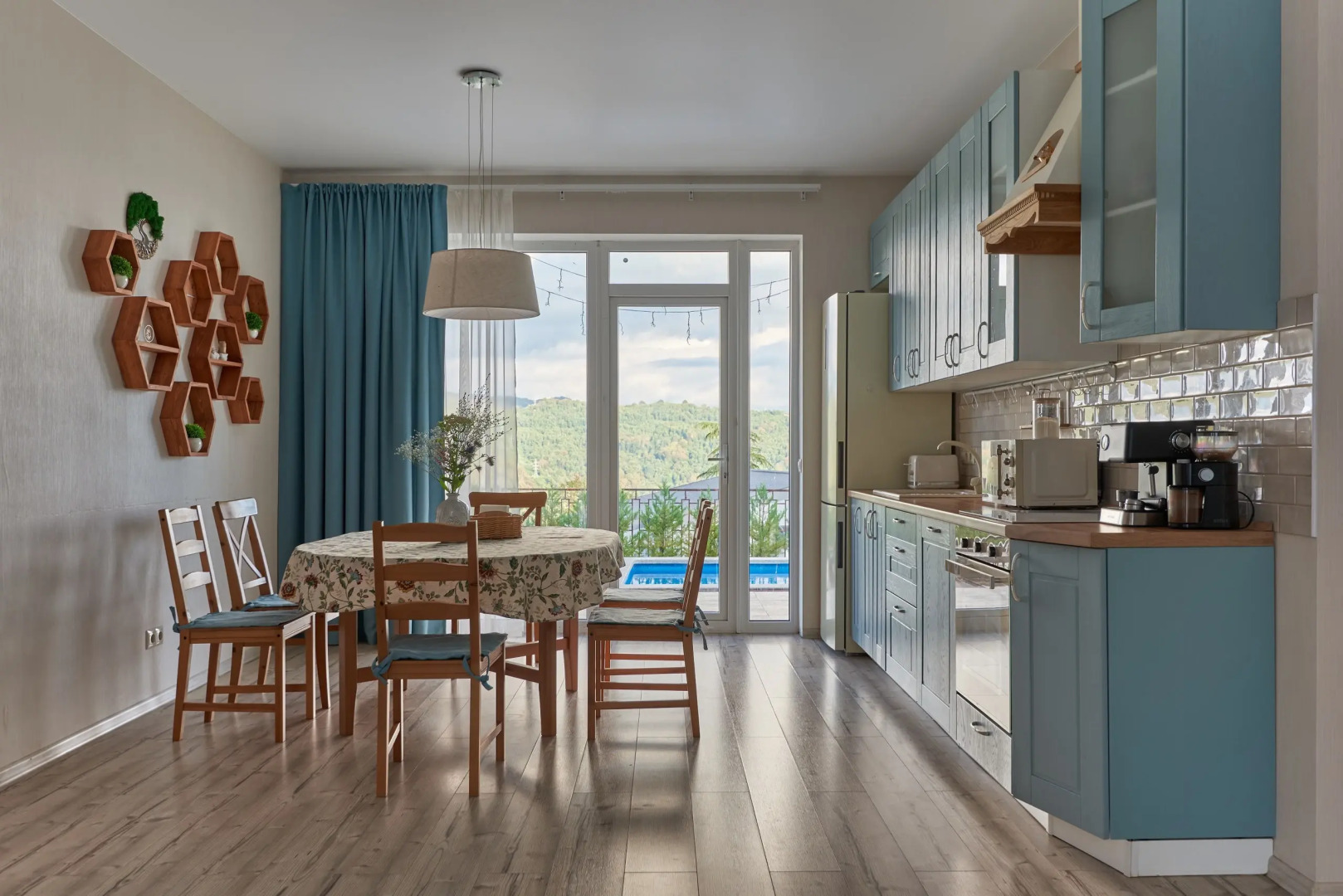 Вилла Усадьба Высокое с Панорамным Видом и Бассейном