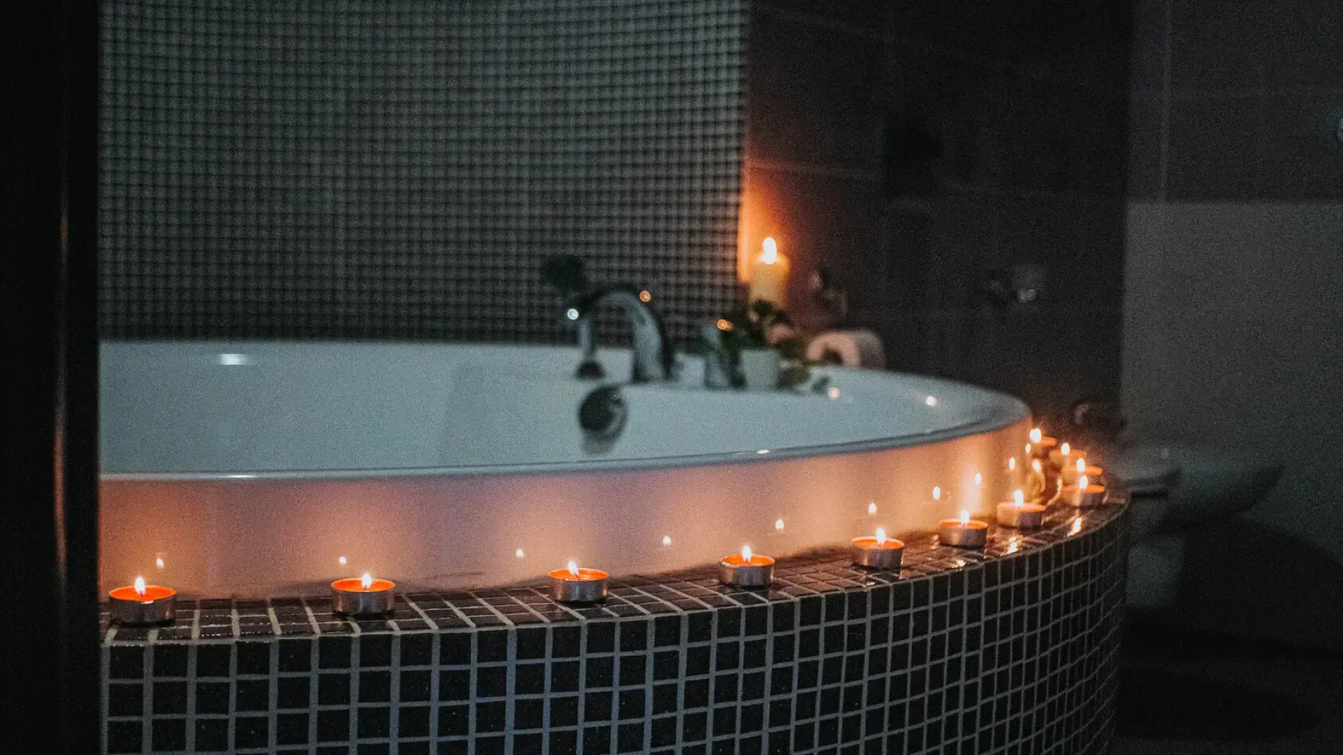 Апартаменты семейные с камином у ТЦ Аквамолл