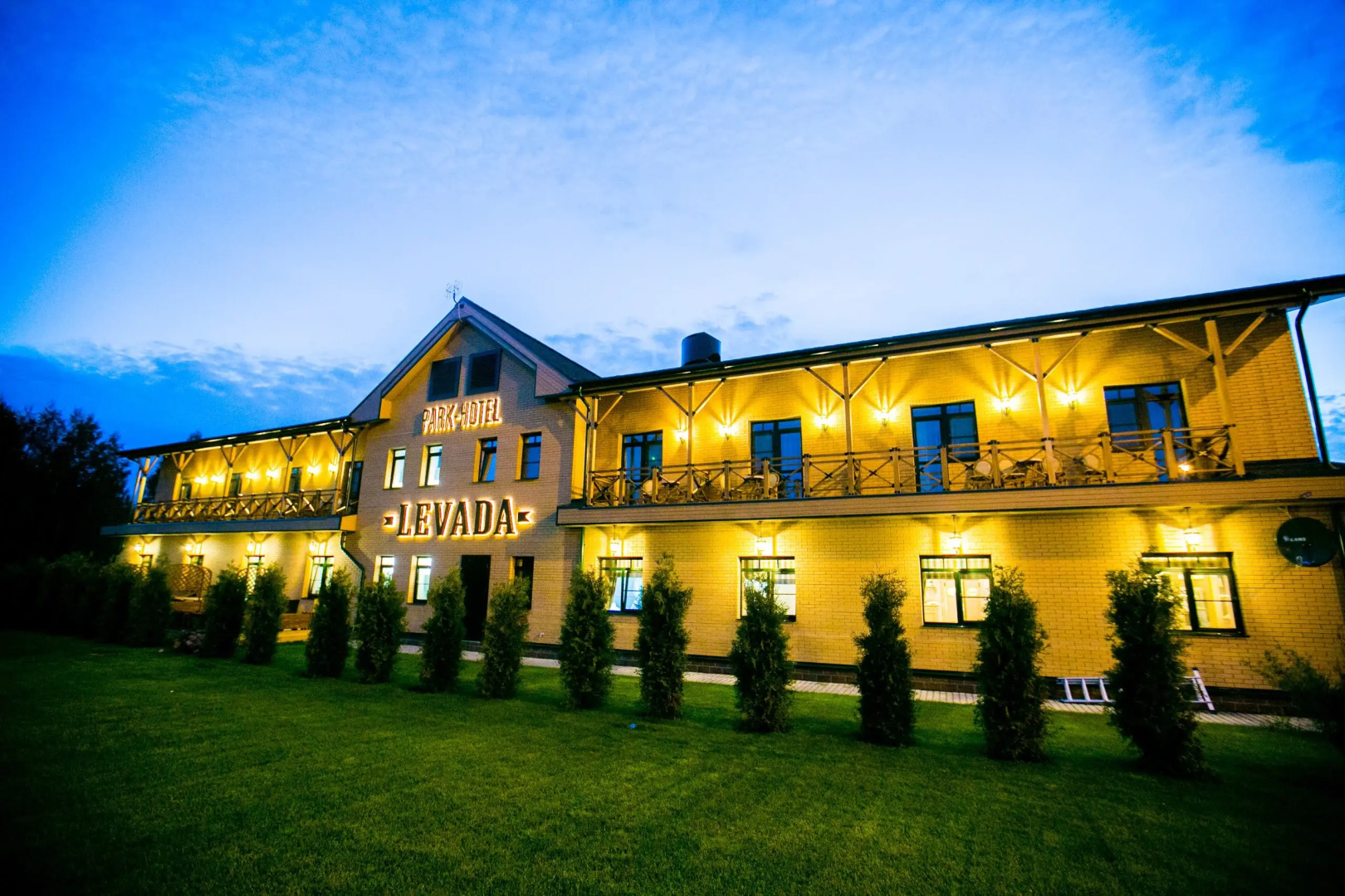 Отель Левада