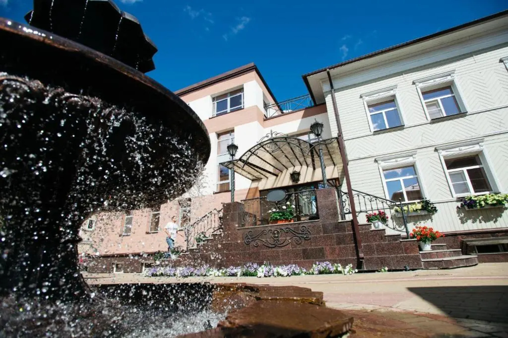 Отель История