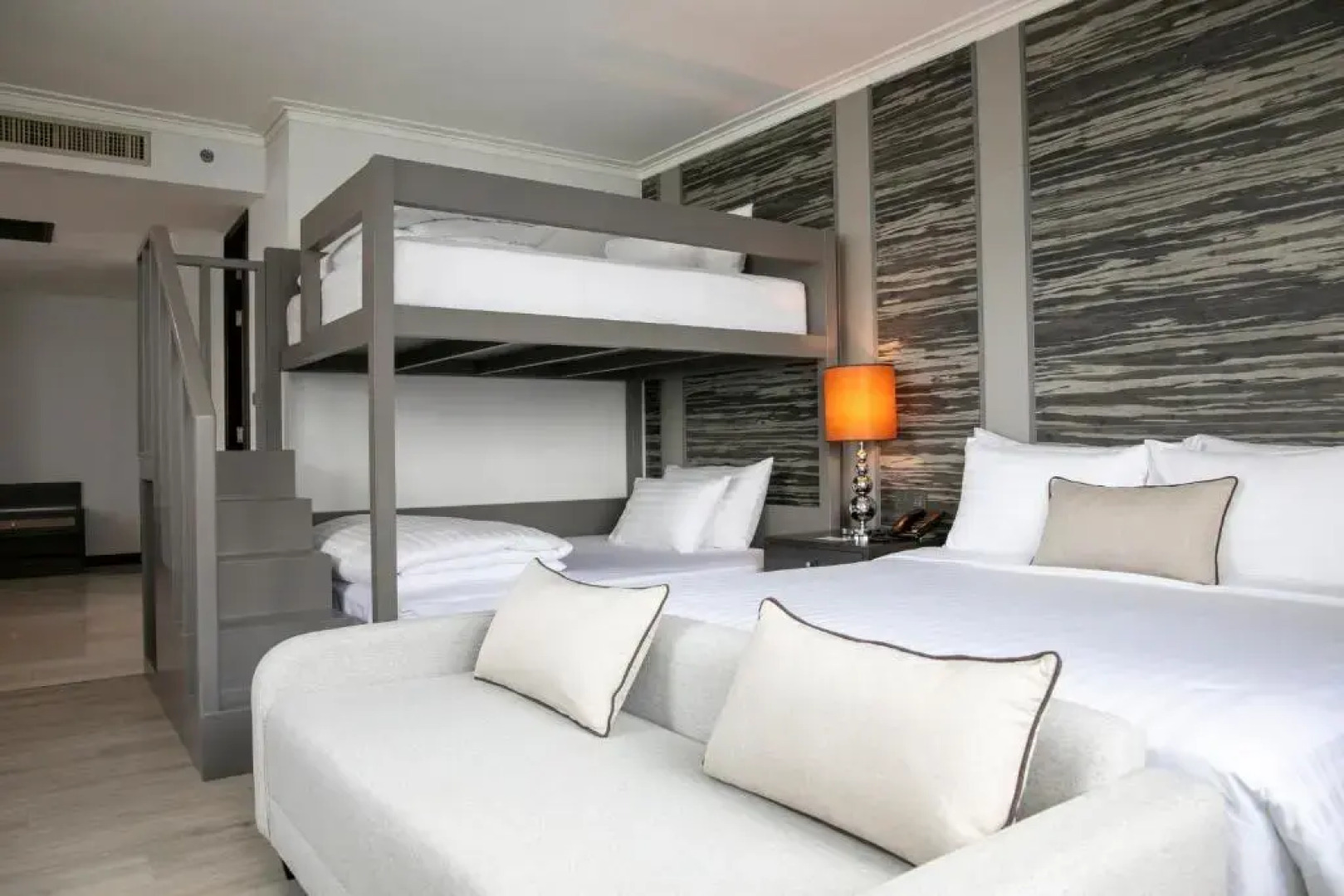 Отель The Berkeley Hotel Pratunam