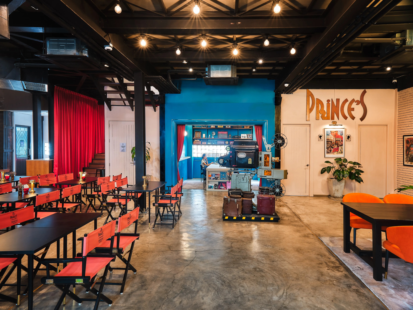 Отель Prince Theatre Heritage Stay