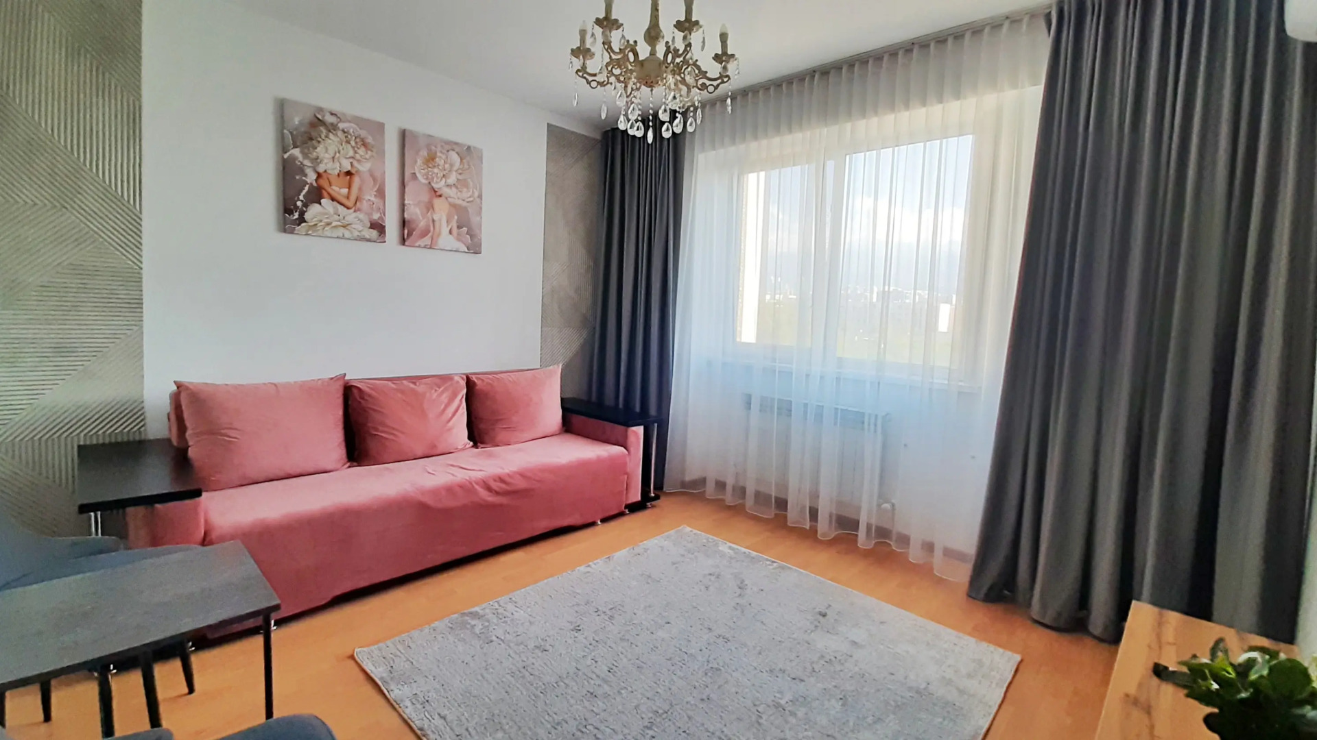 Двухкомнатная Квартира в Центре с Видом на Город и на Горы