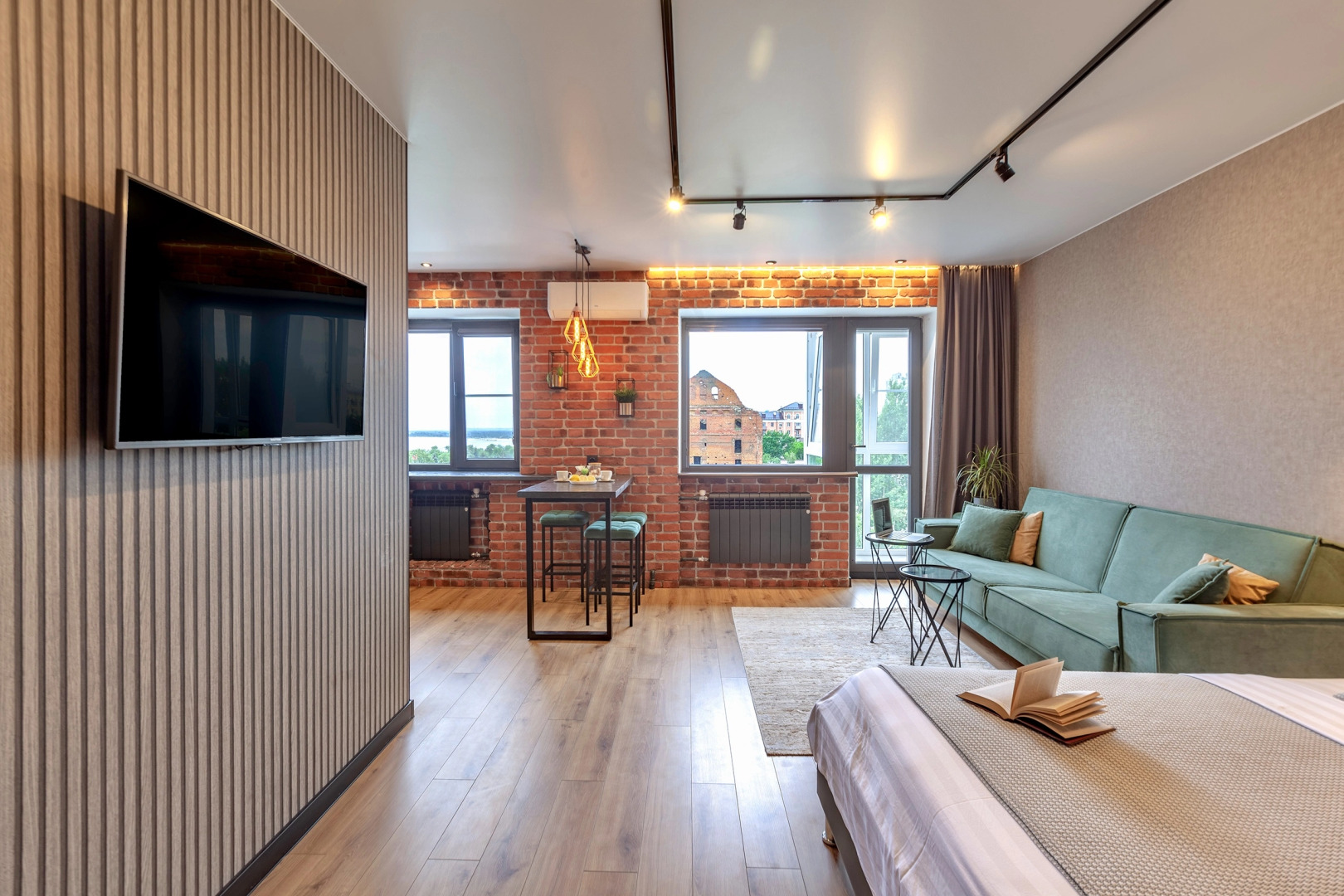 Апартаменты Лофт с видом на музей-Панораму и Волгу