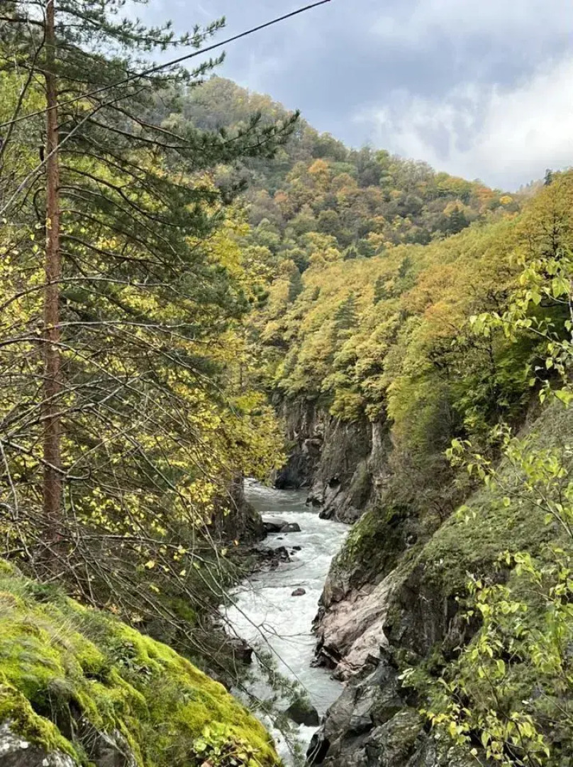 Частный дом с баней бассейном и мангалом на берегу реки