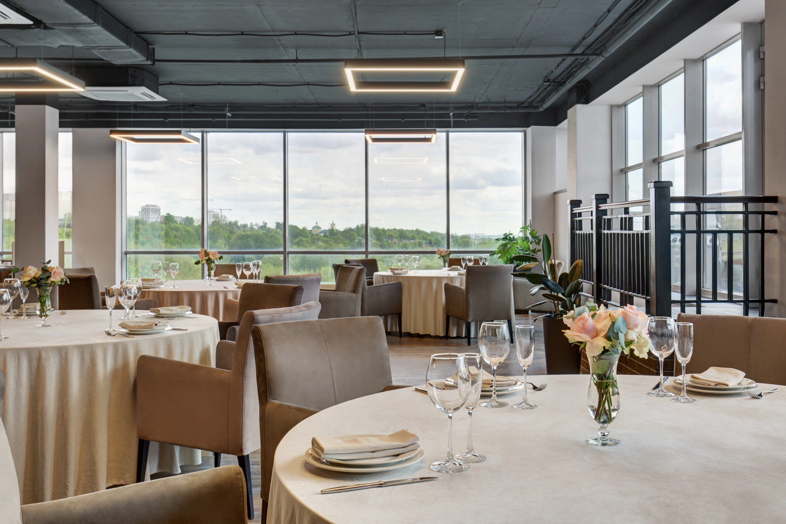 Отель Астро Плаза