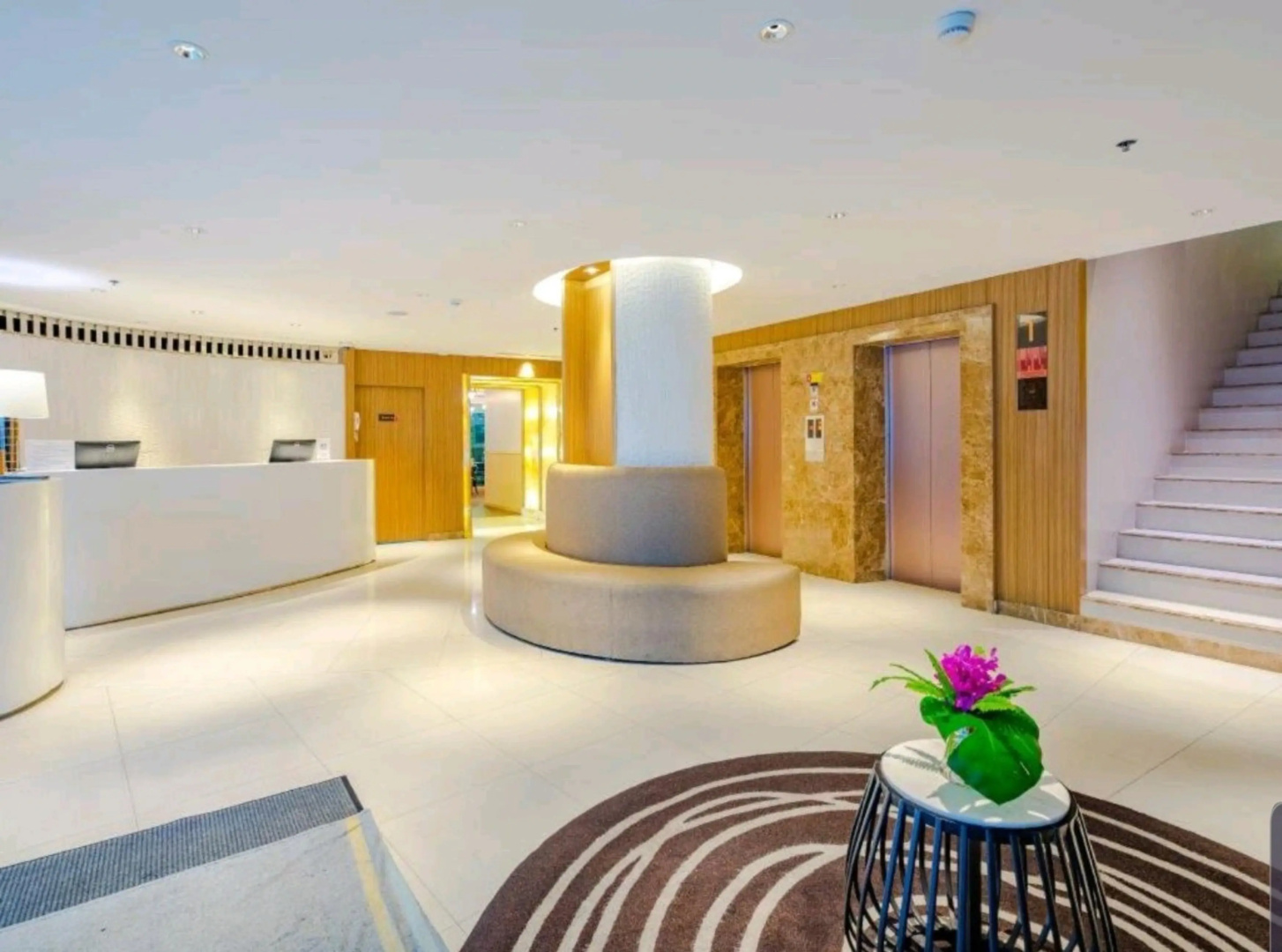 Отель Citrus Sukhumvit 11 by Compass Hospitality