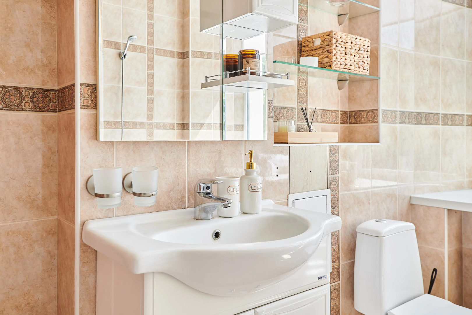 Квартира GM Apartments Стильная Трехкомнатная в Доме на Набережной