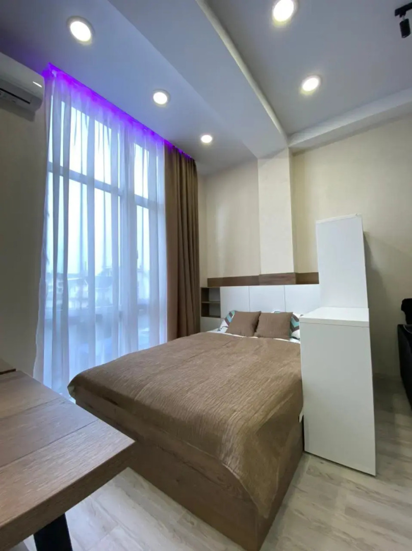 Море квартир уютная студия с панорамными окнами в центре Адлера 1