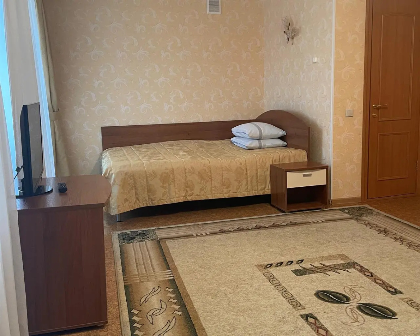 Отель ДИС