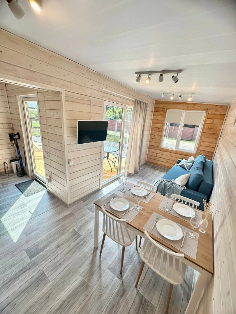 Частный дом у озера