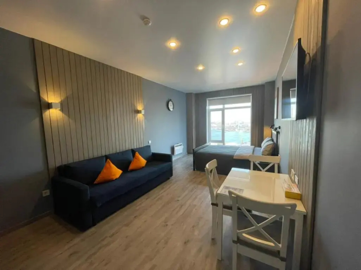 Апартаменты Central Place Vladivostok Люкс Комфорт с видом на Мосты и Залив (1)