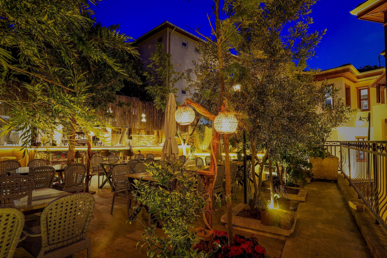 Отель WOO Town Suites