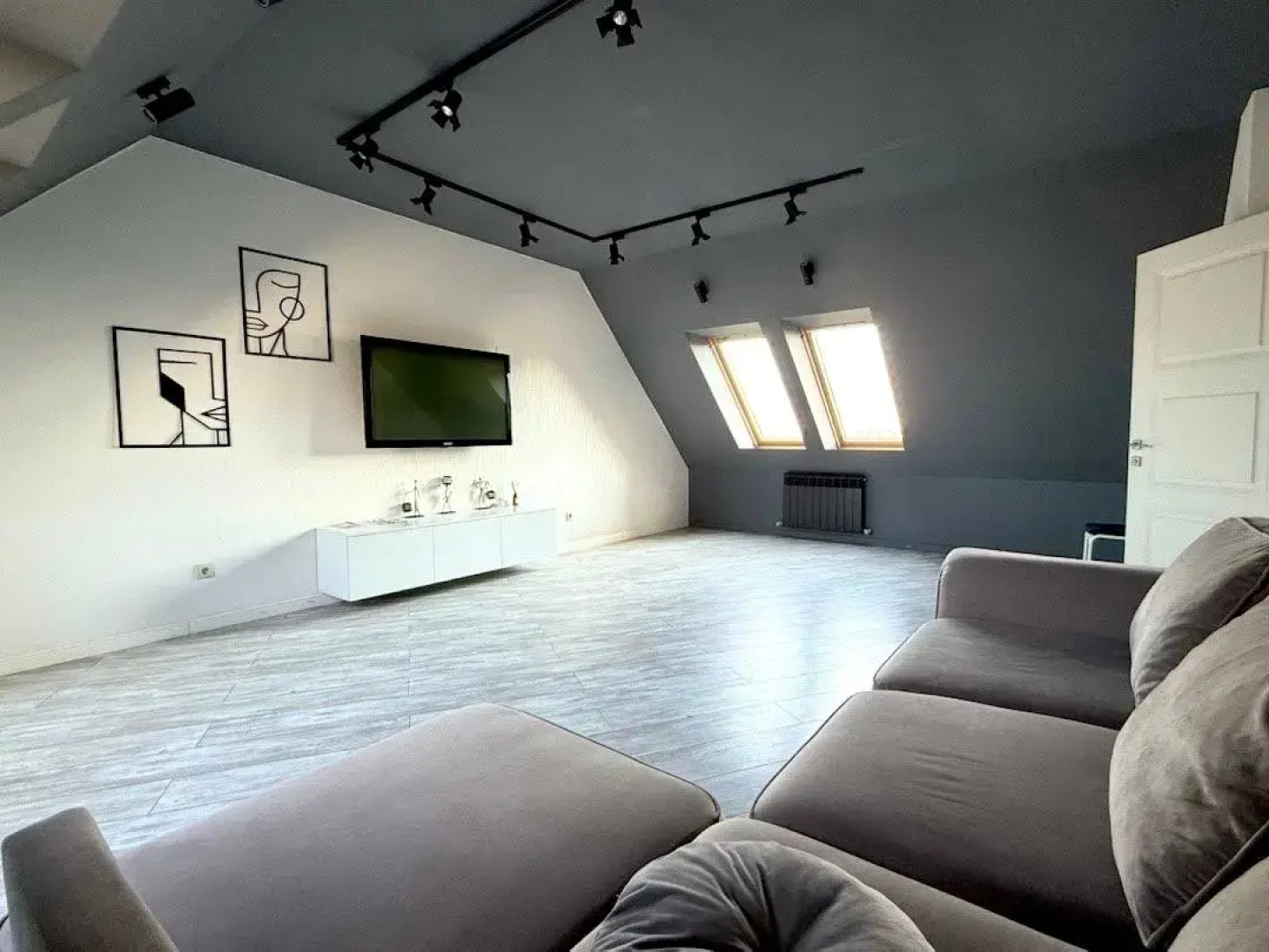 Квартира Неотель мансардная у Чернавского моста, Петровского сквера