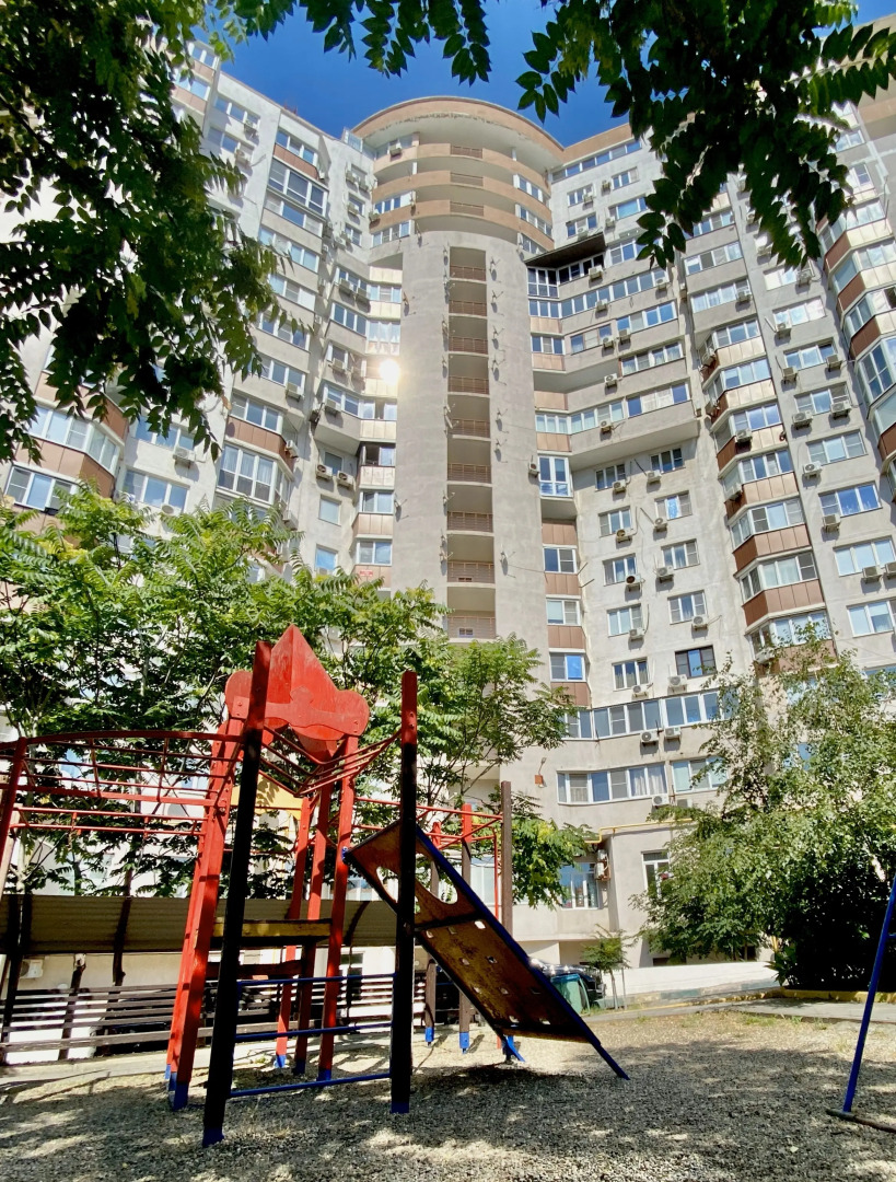 Квартира возле Самолёта