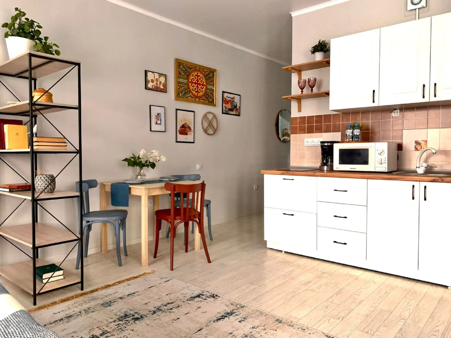 Апартаменты Уникальная студия Жеруйык в стиле Этно в центре