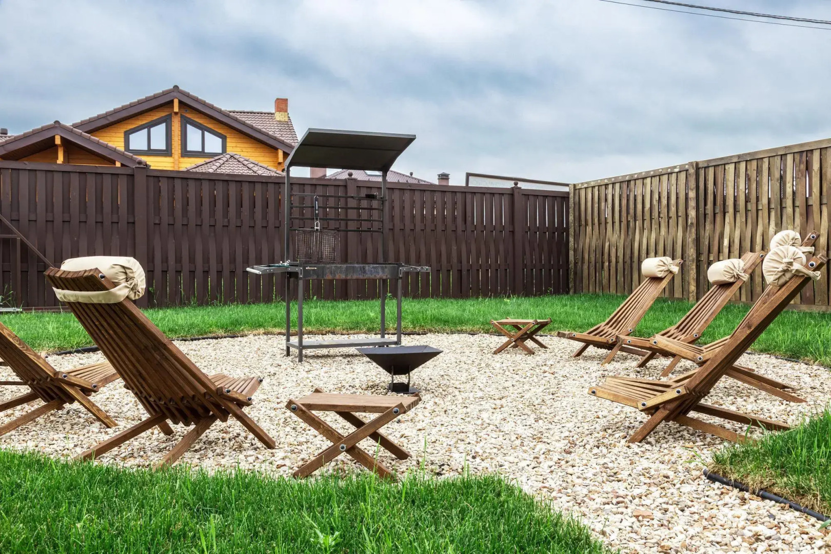 Частный Дом Среди Зимнего Леса с Панорамными Окнами