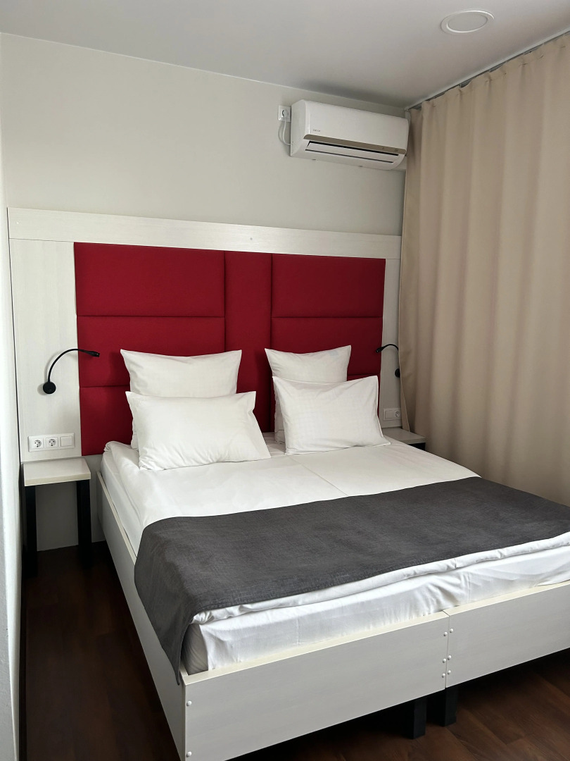 Отель RedFox в центре