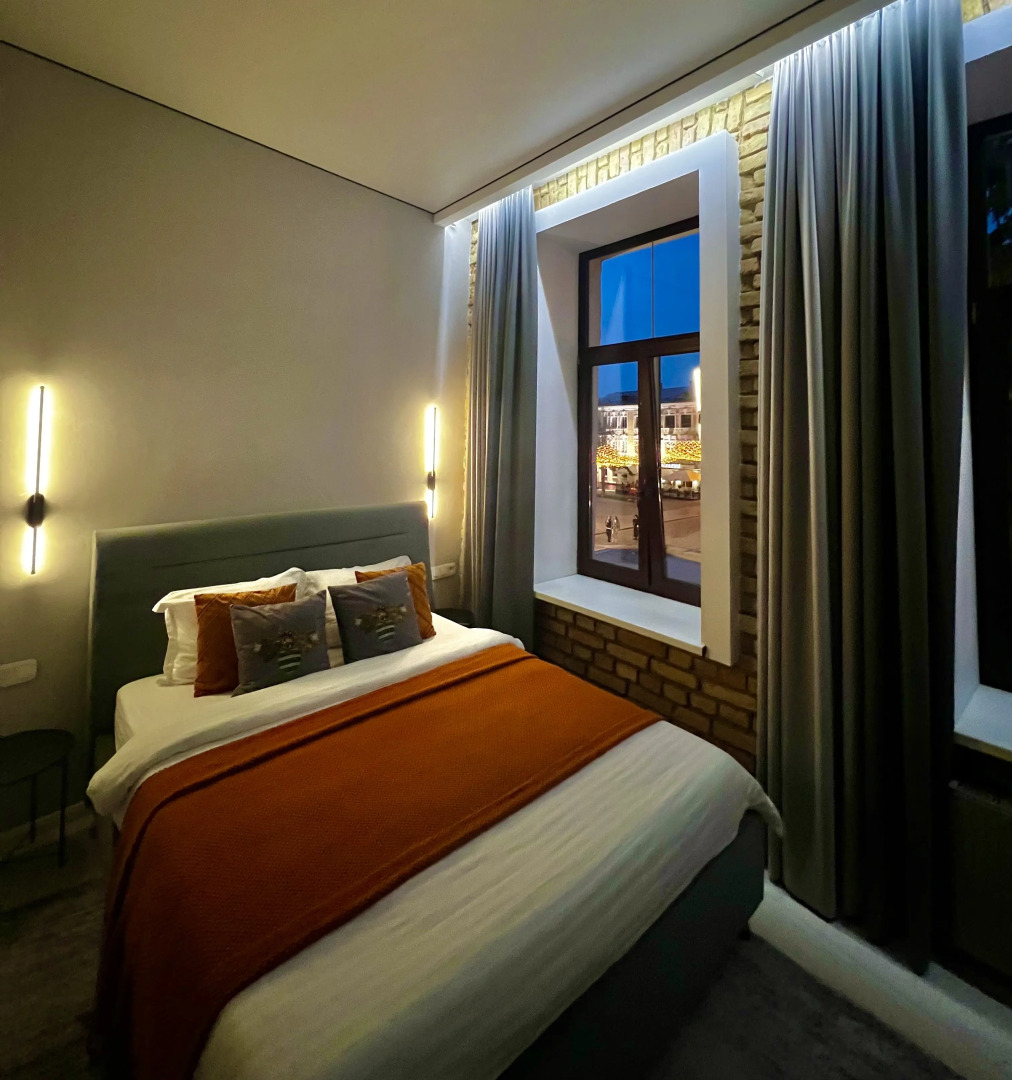 Апартаменты в самом центре города с видом на пешеходную улицу