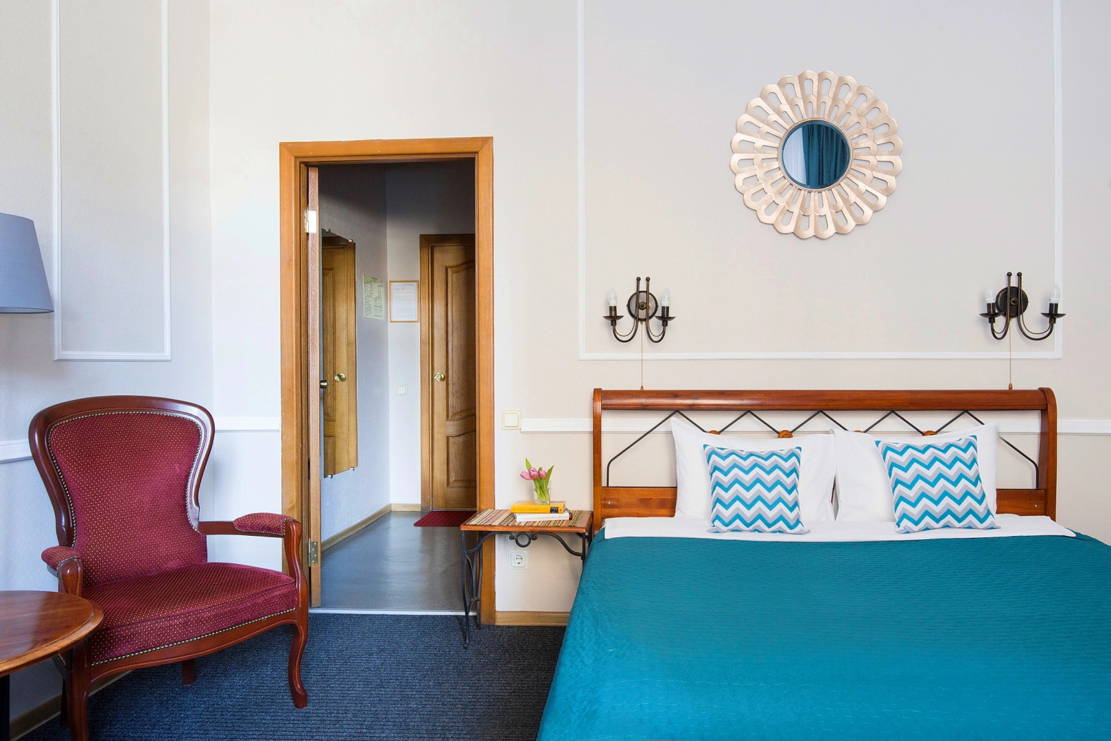 Отель Искра