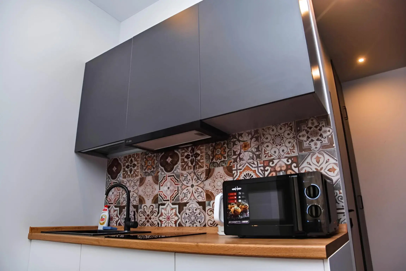 Апартаменты Дизайнерские в Центре Сочи с Панорамным Окном