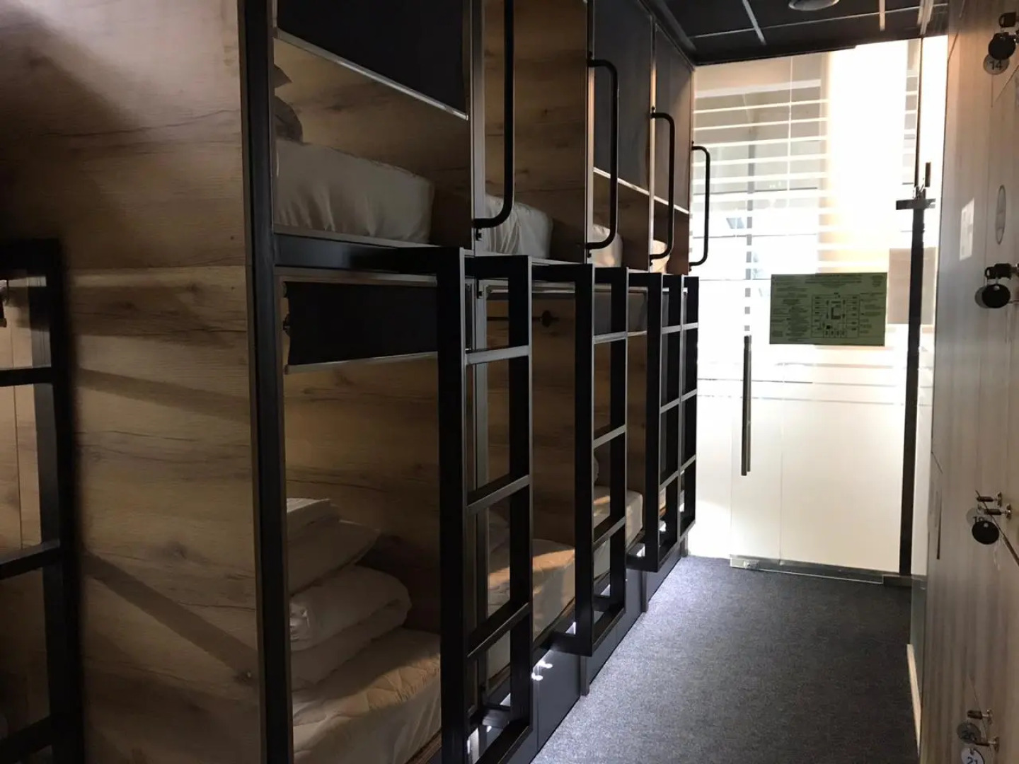 Kapsulnyij Hotel Tajm Slip