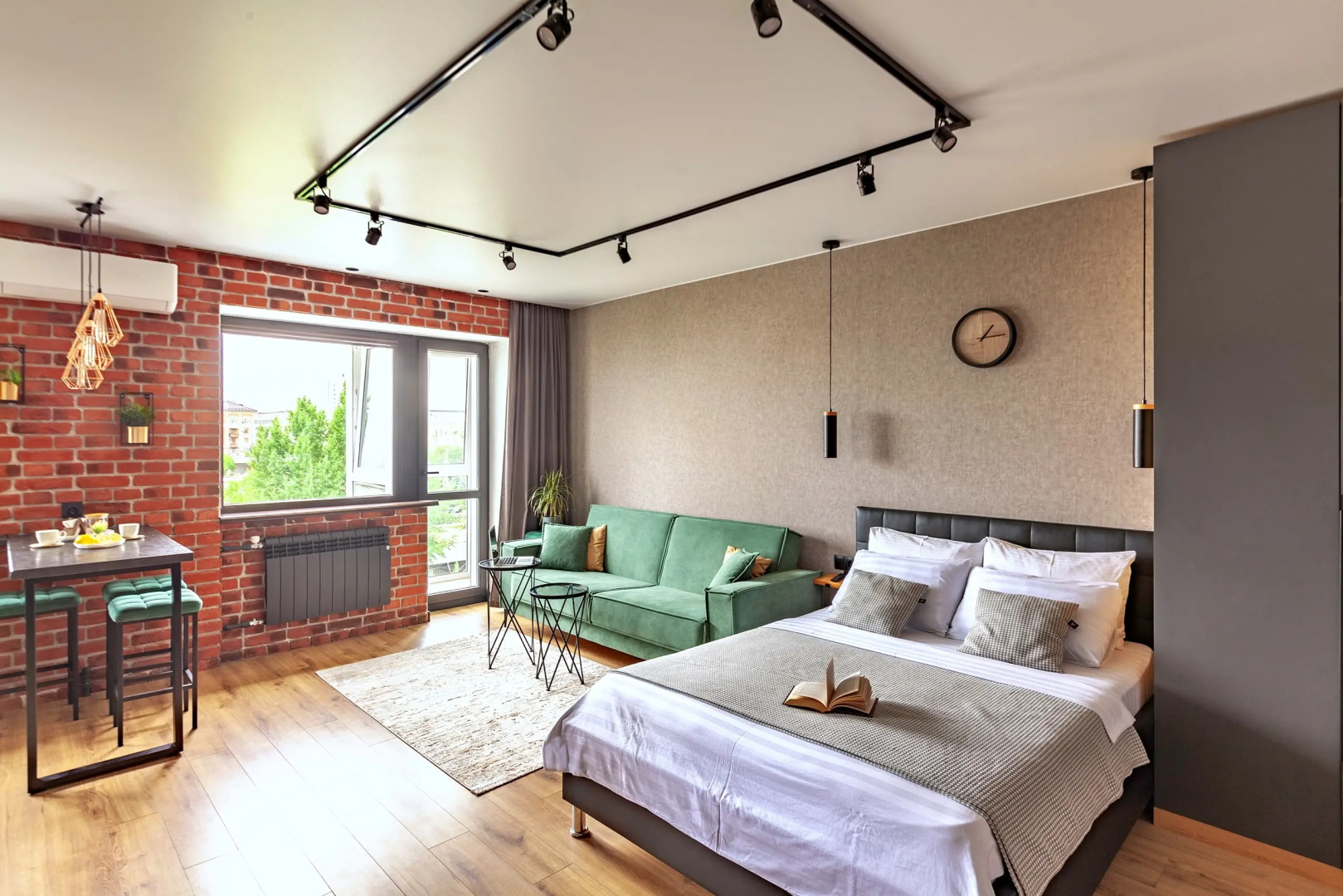 Апартаменты Лофт с видом на музей-Панораму и Волгу