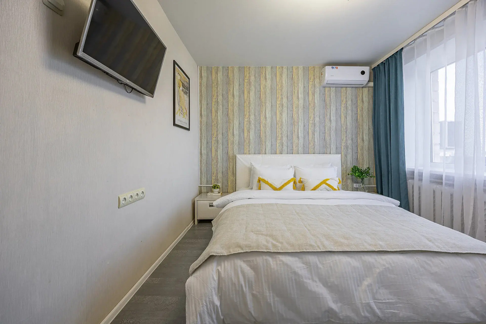 Апартаменты двухкомнатные в самом центре на Большой Покровской 73, Сова-Дом