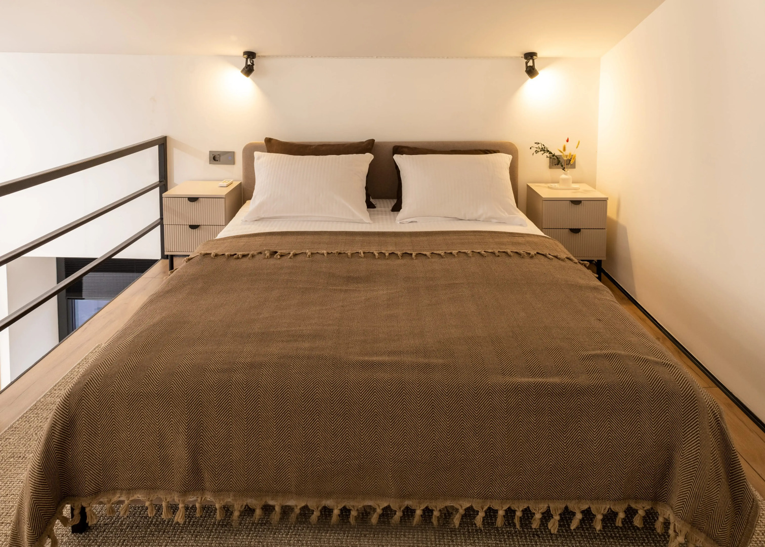 Апартаменты Двухуровневые в центре города R14-Apart