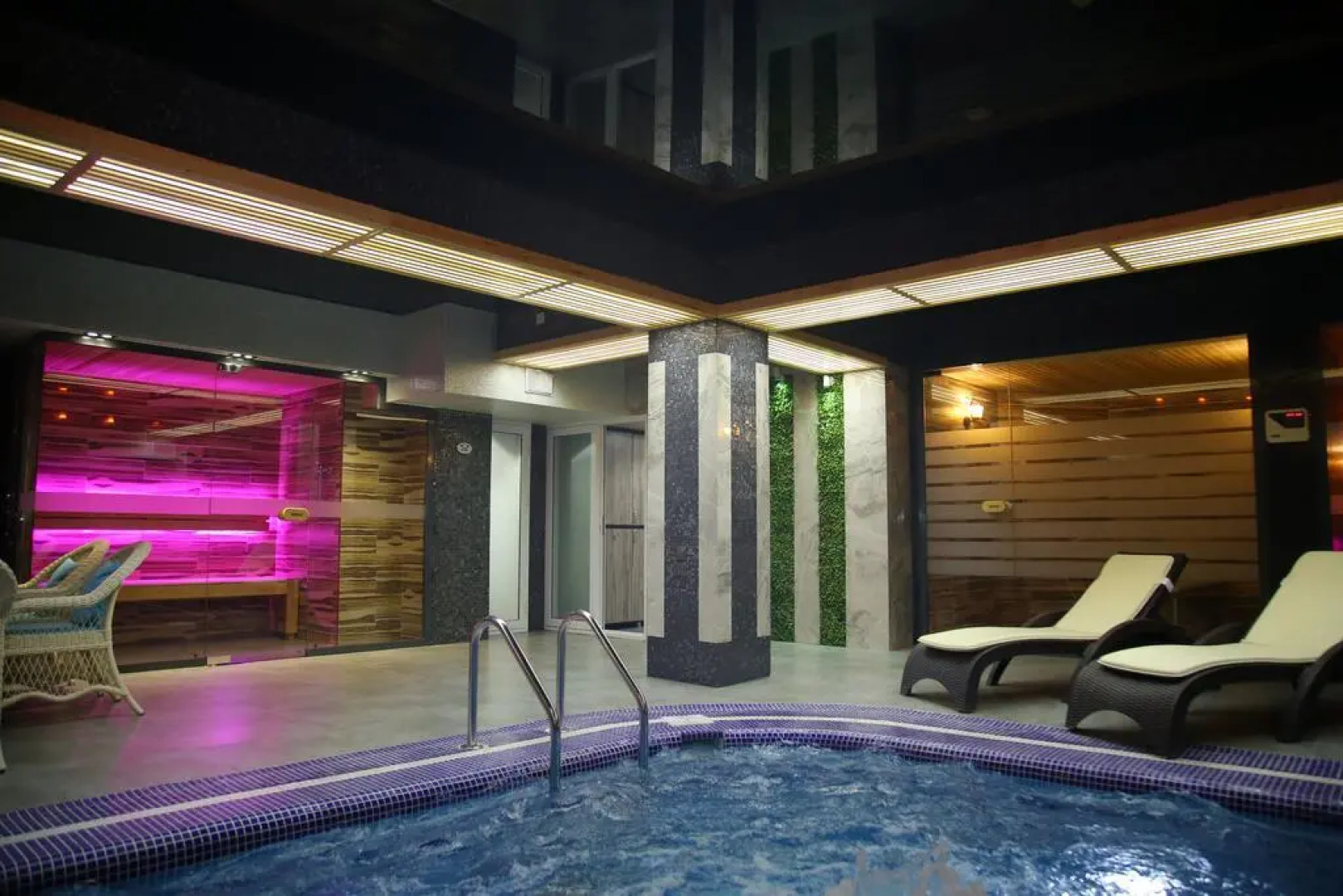 Отель Dilimah Premium Luxury