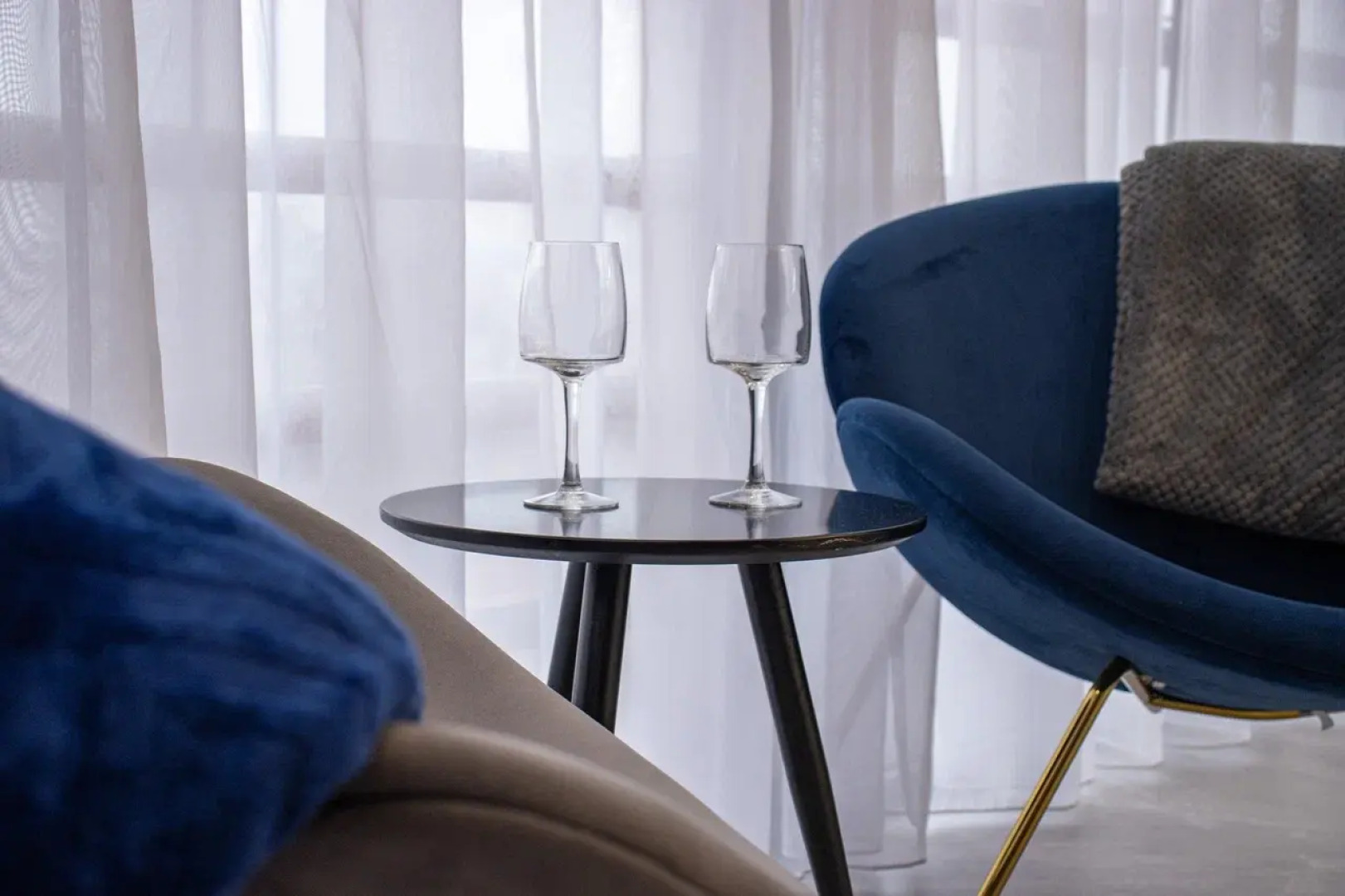 Апартаменты Люкс в центре Верхнее озеро, новый дом, Колибри#88А