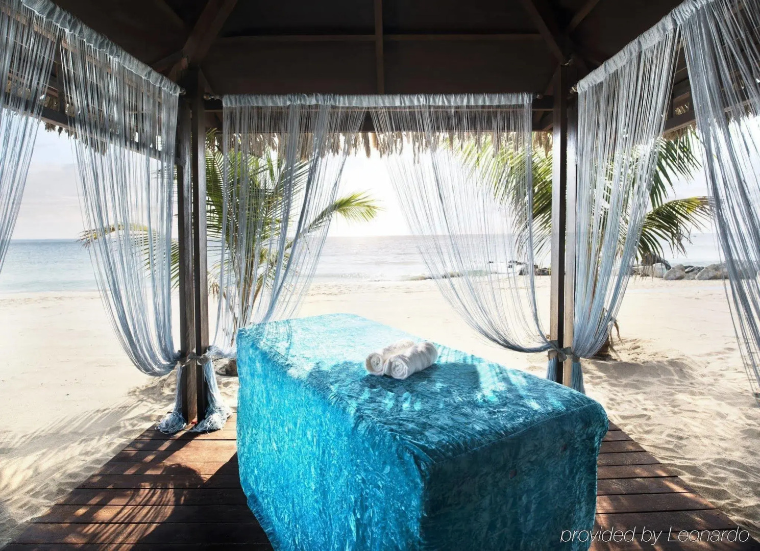 Курортный отель Le Meridien Al Aqah Beach Resort