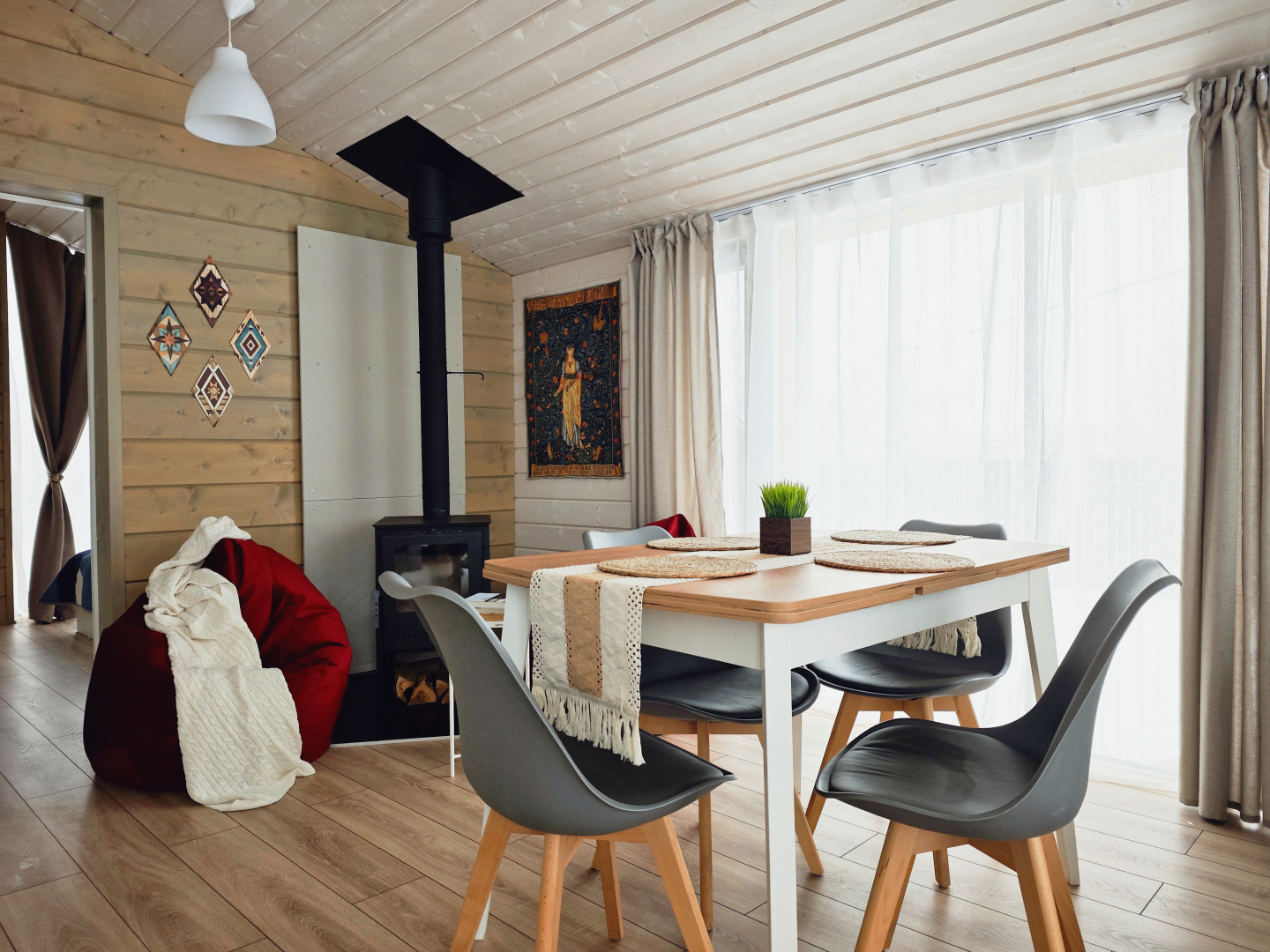 Частный дом с баней и камином