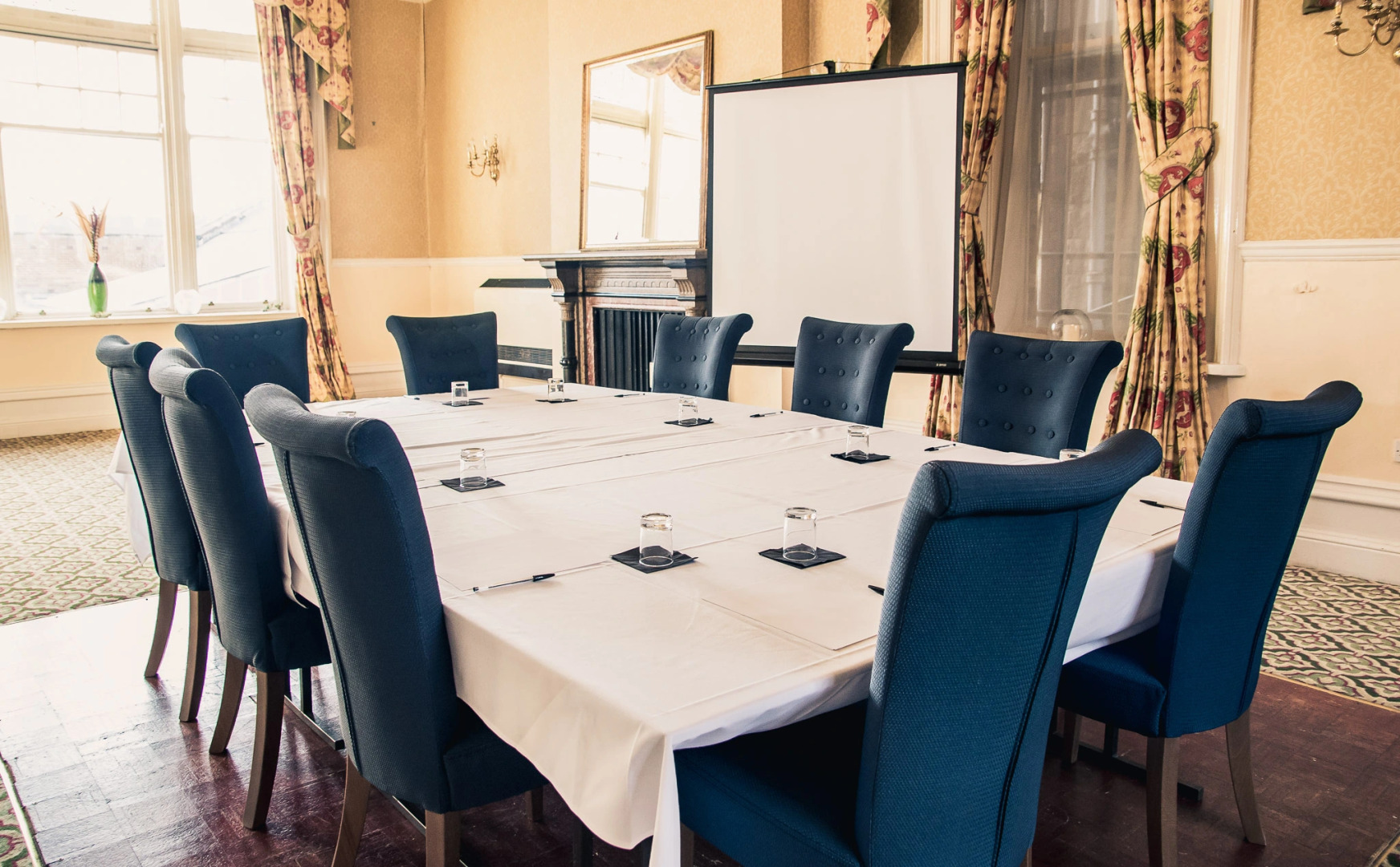 Отель Royal Kings Arms