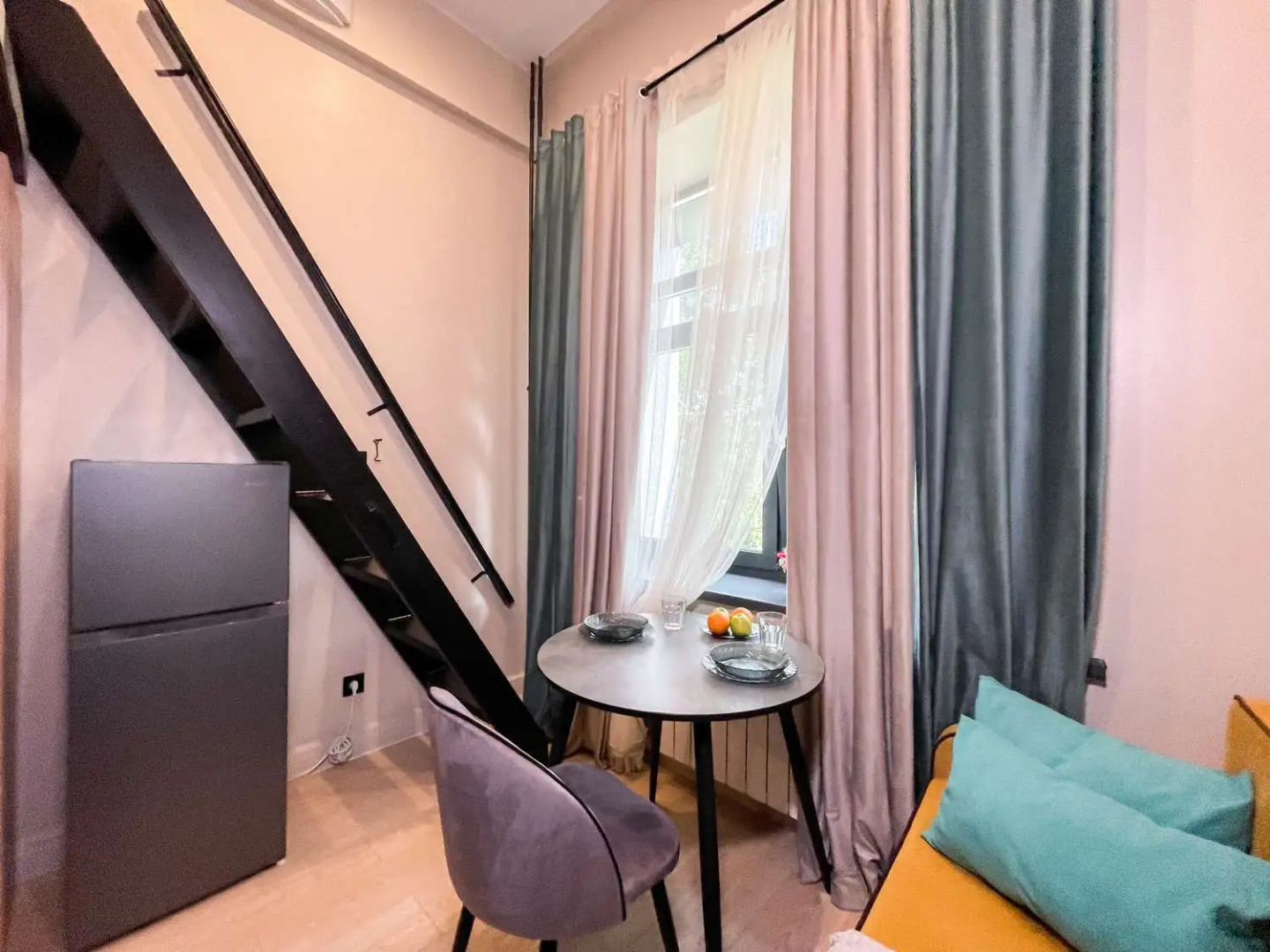 Апартаменты Стильная 2х-уровневая Cтудия рядом с метро Тульская