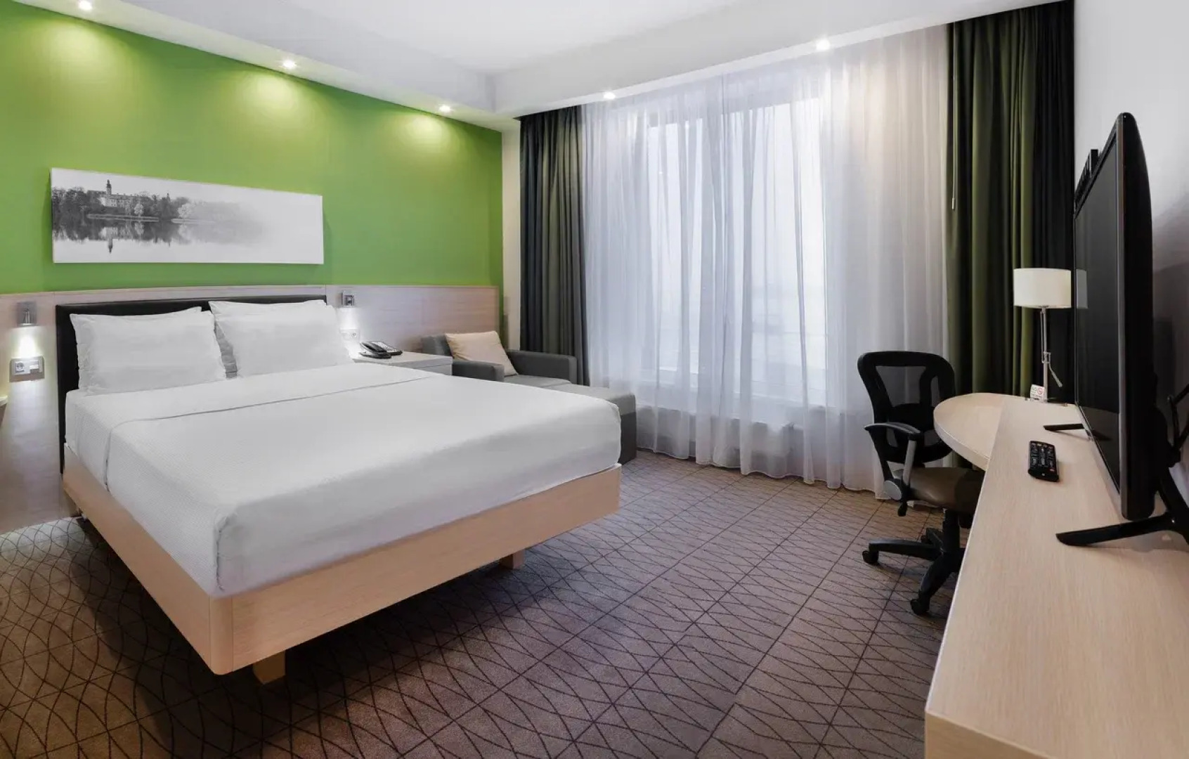Отель Hampton by Hilton Minsk City Center