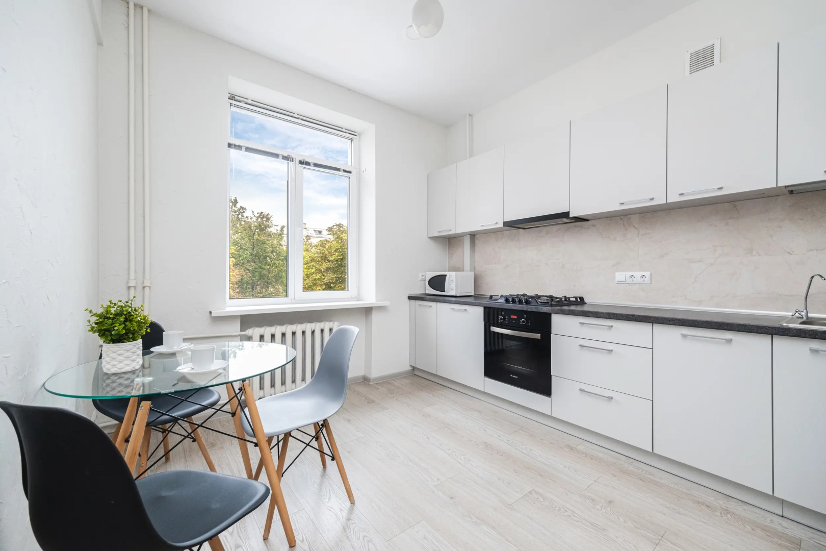 Апартаменты с видом на Октябрьской Площади