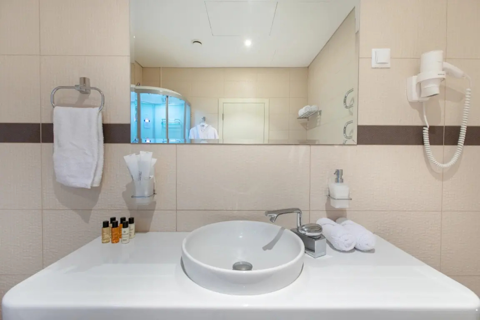 Rockmond 64 Junior Suite 4