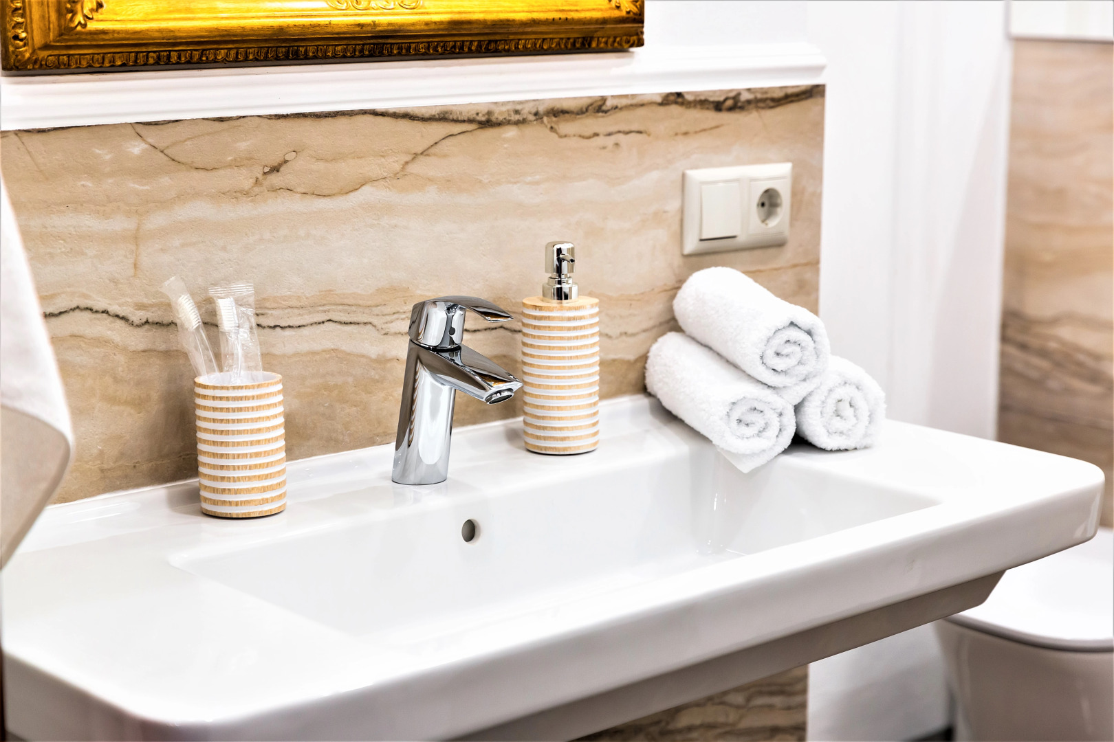 Апартаменты InterLoft 5 Old Town Free Parking Wi-Fi 100/50 Smart TV